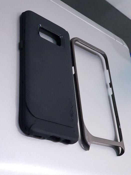 Kétrétegű szerkezetű Spigen Case
