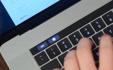Macタッチバーで絵文字にアクセスする方法