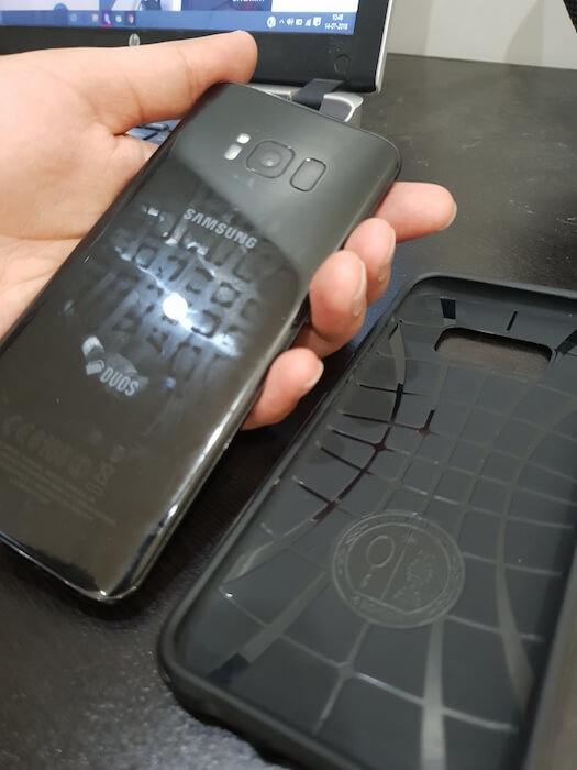 Spigen Neo Hybrid A borító belseje