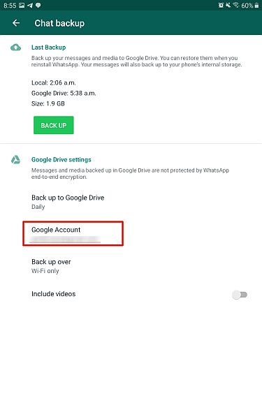 Back-upinstellingen voor WhatsApp-chat met de optie om Google-account voor back-up te kiezen gemarkeerd
