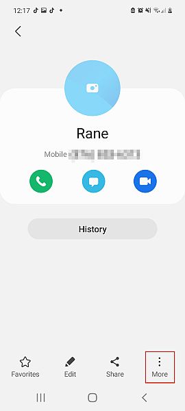 WhatsApp voor Android met het kebabmenu gemarkeerd